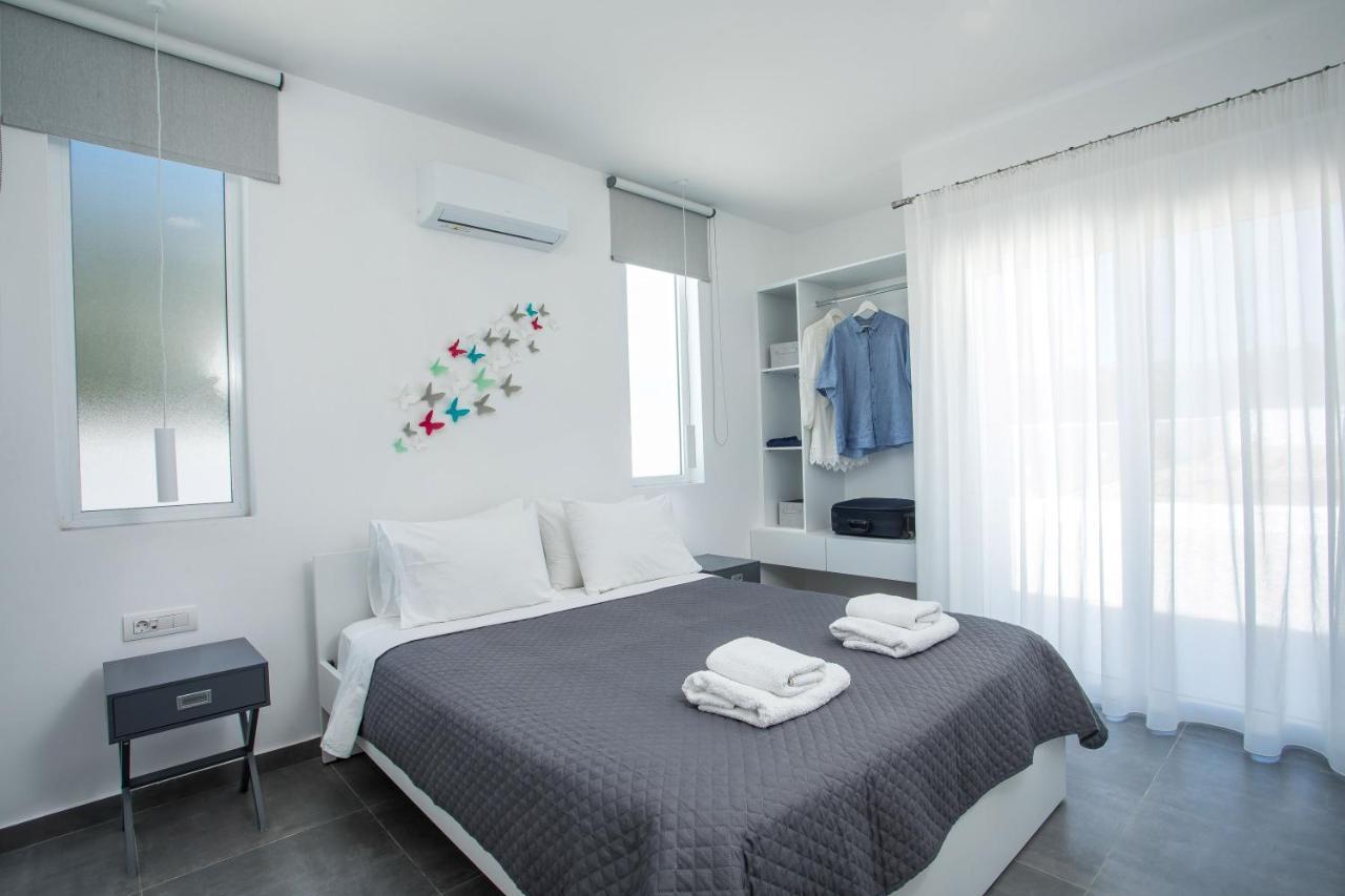 Villaphysis With Private Pool * Lardos